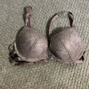 Victoria’s Secret barely wore front close 32C push-up bras